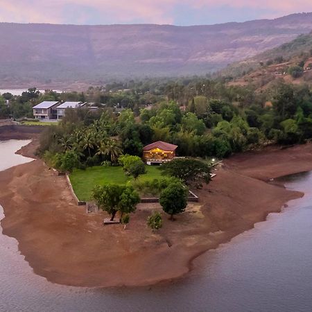Stayvista At Three Shores With Lake View & Alfresco Dining Khamshet Buitenkant foto